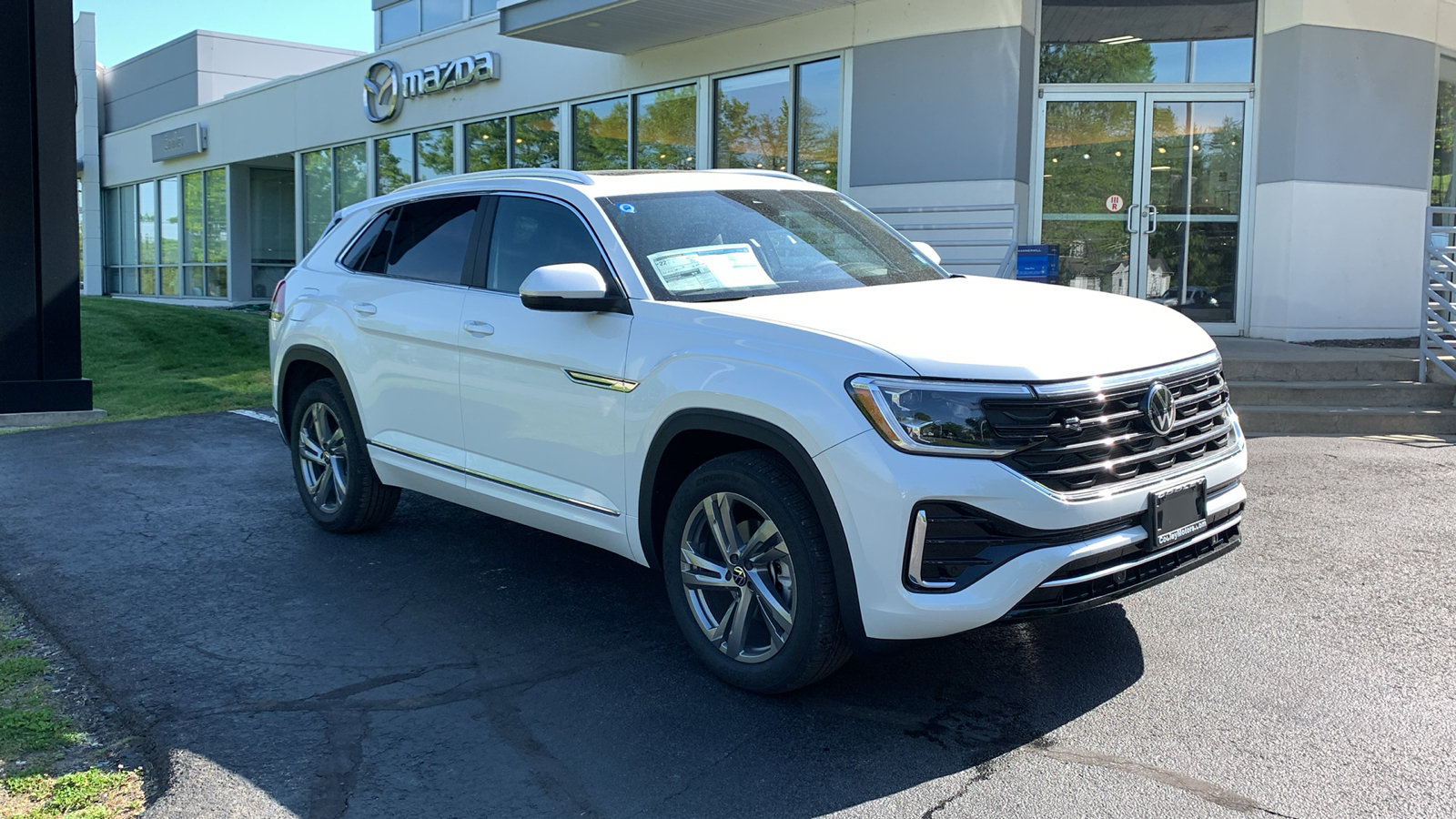 2024 Volkswagen Atlas Cross Sport 2.0T SEL R-Line 3