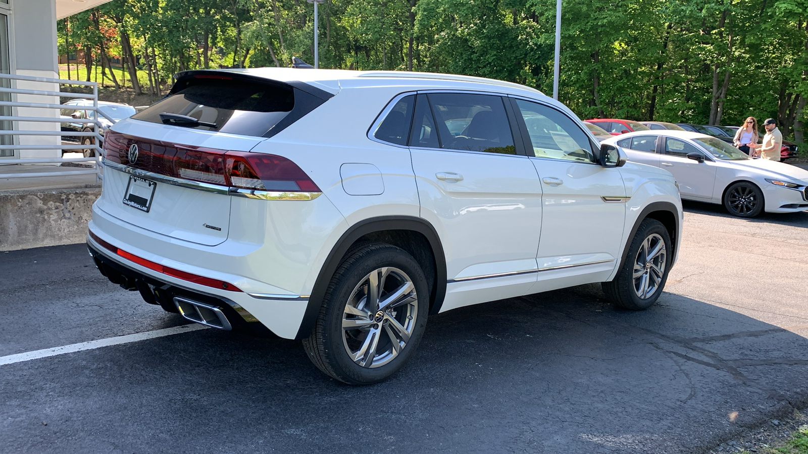 2024 Volkswagen Atlas Cross Sport 2.0T SEL R-Line 5