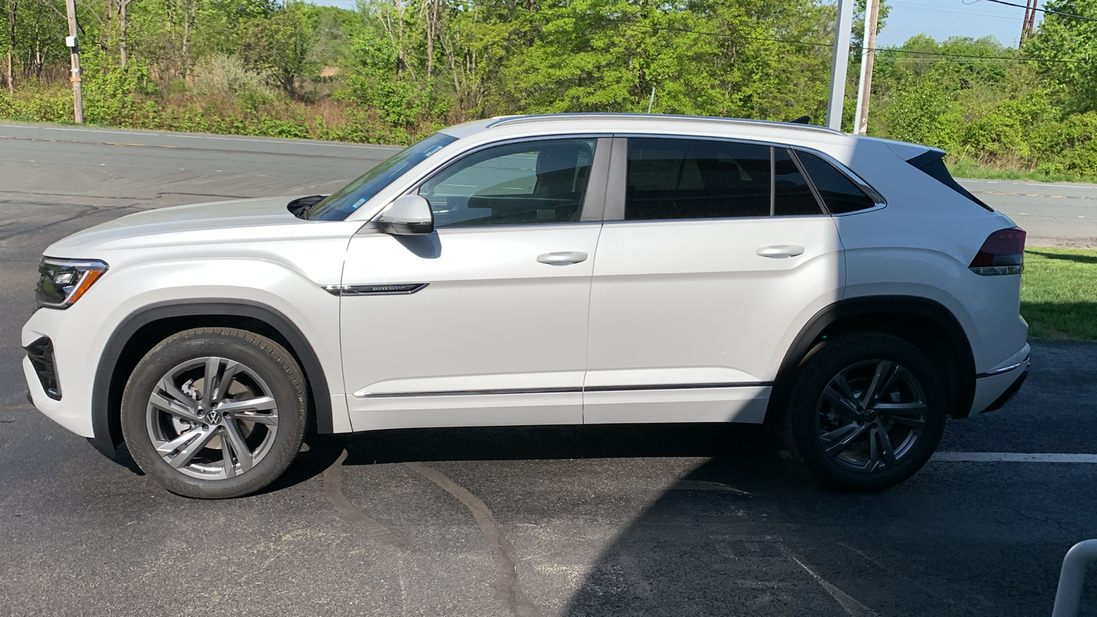 2024 Volkswagen Atlas Cross Sport 2.0T SEL R-Line 8