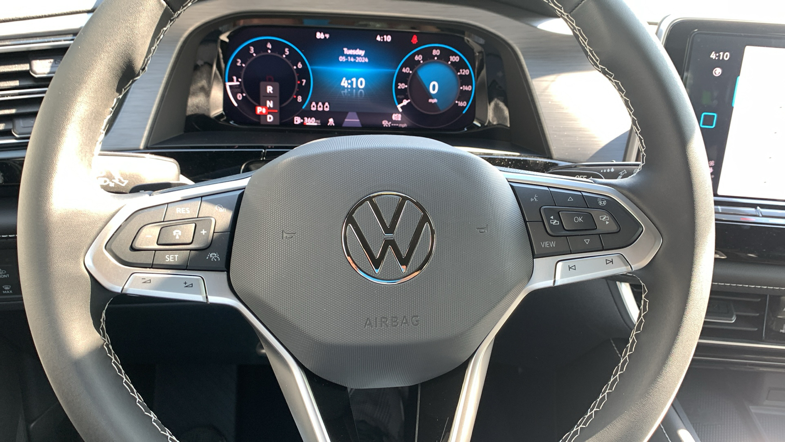 2024 Volkswagen Atlas Cross Sport 2.0T SE w/Technology 13