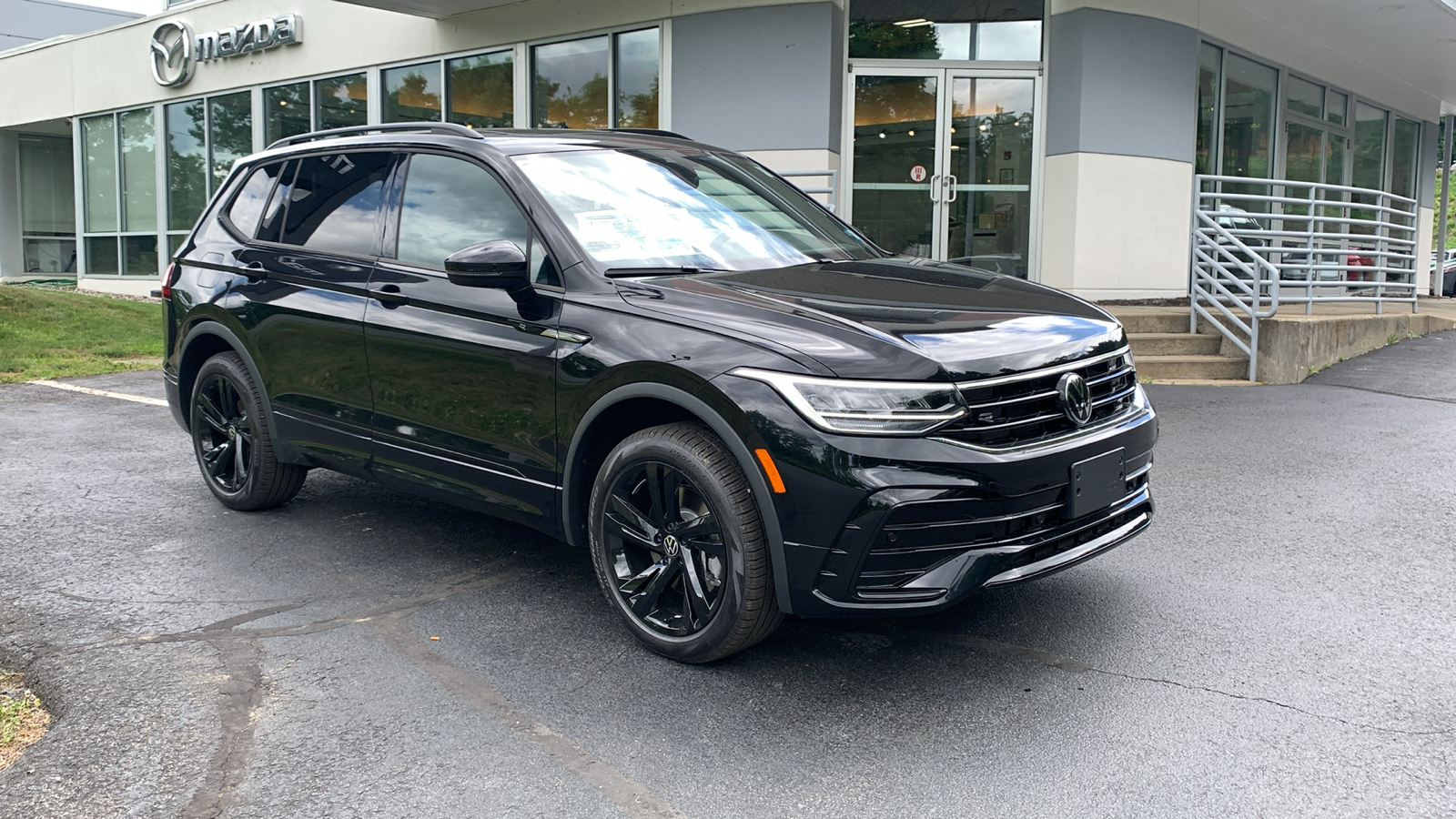 2024 Volkswagen Tiguan 2.0T SE R-Line Black 3