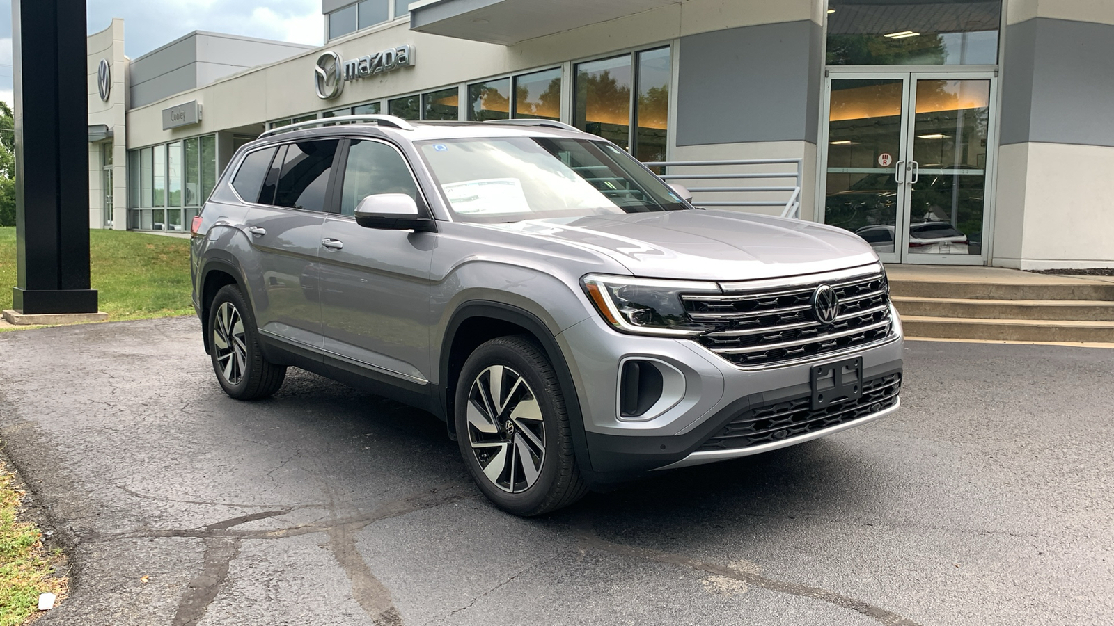 2024 Volkswagen Atlas 2.0T SEL 3