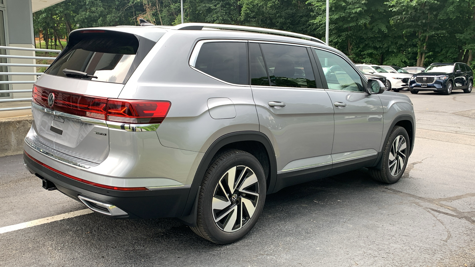 2024 Volkswagen Atlas 2.0T SEL 5