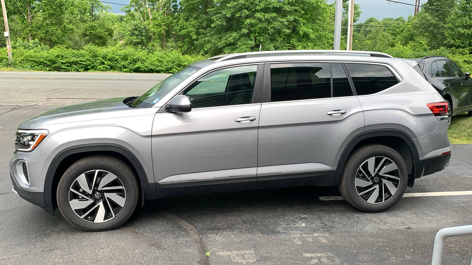 2024 Volkswagen Atlas 2.0T SEL 8