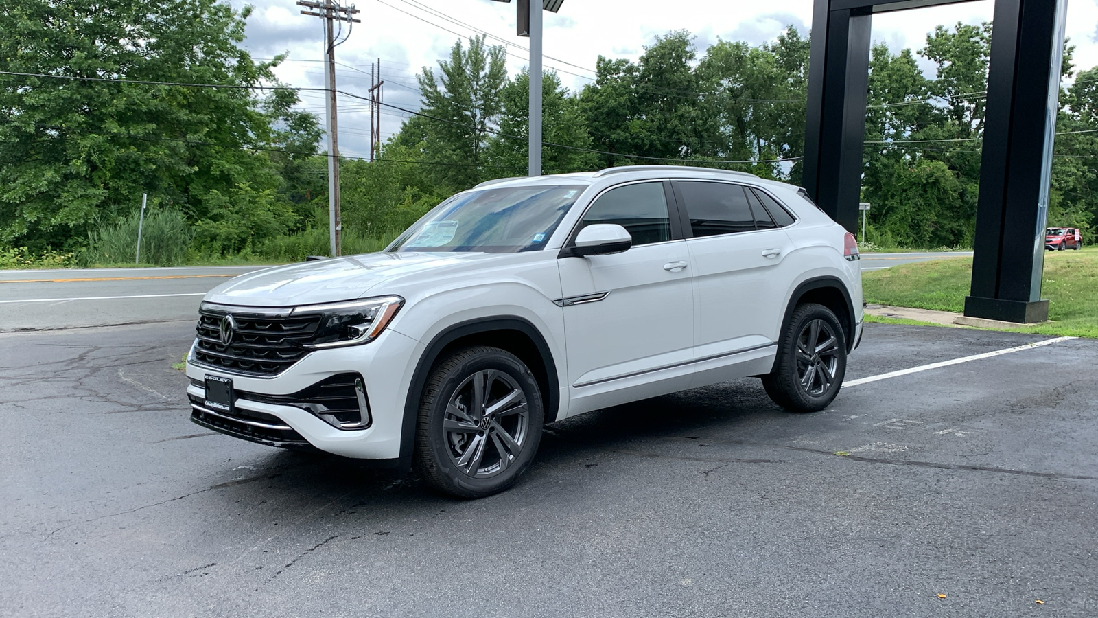 2024 Volkswagen Atlas Cross Sport 2.0T SEL R-Line 1