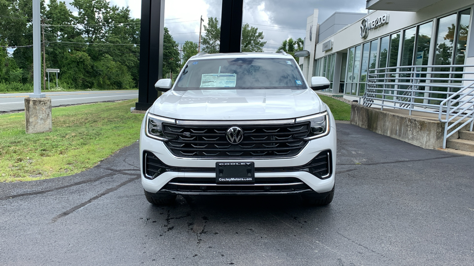 2024 Volkswagen Atlas Cross Sport 2.0T SEL R-Line 2