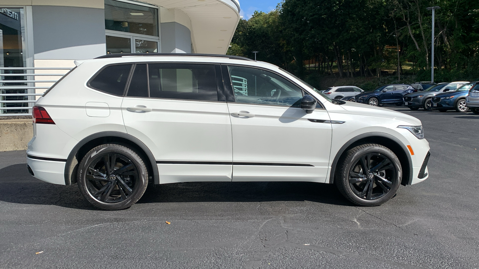 2024 Volkswagen Tiguan 2.0T SE R-Line Black 4