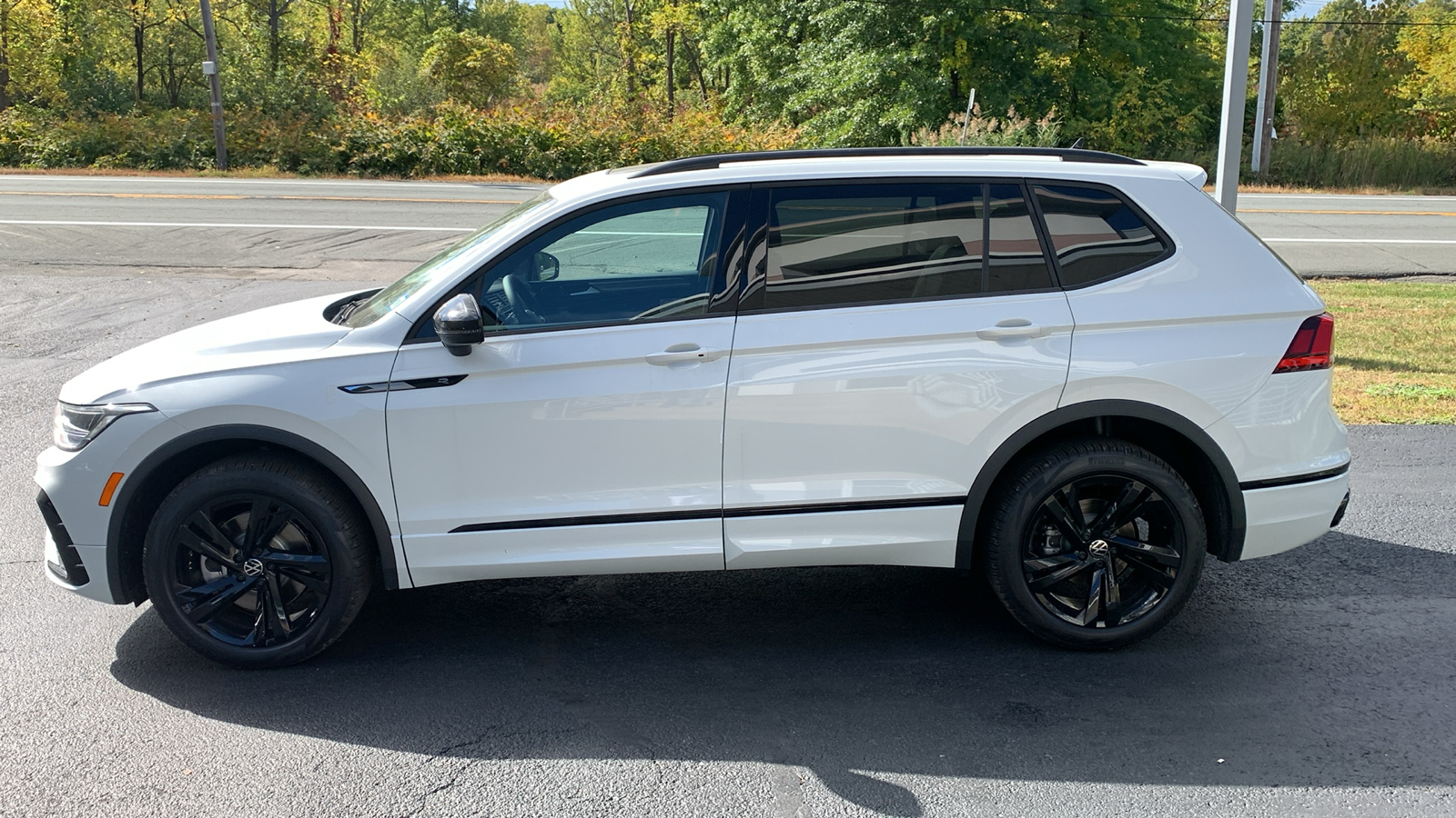 2024 Volkswagen Tiguan 2.0T SE R-Line Black 8