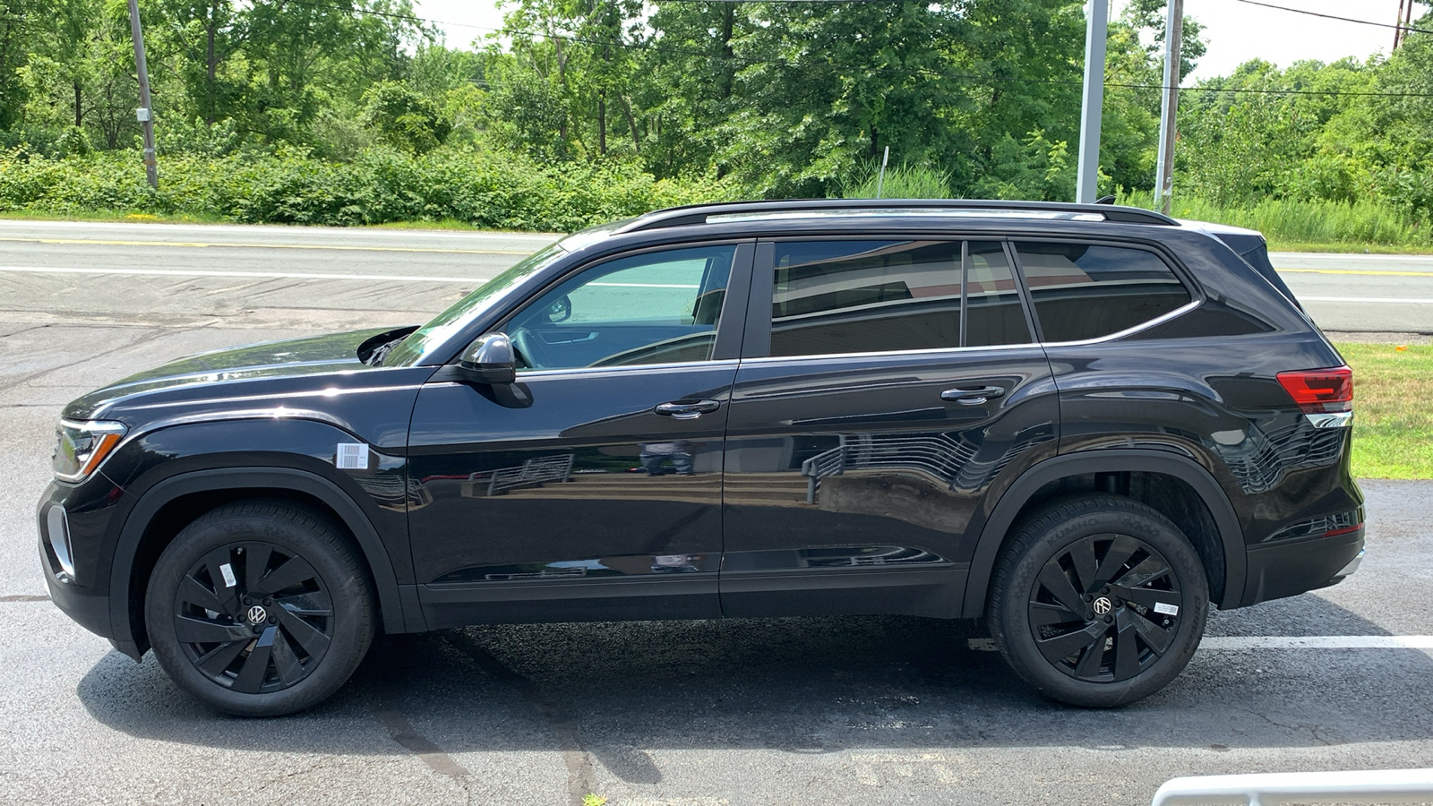 2024 Volkswagen Atlas 2.0T SE w/Technology 8