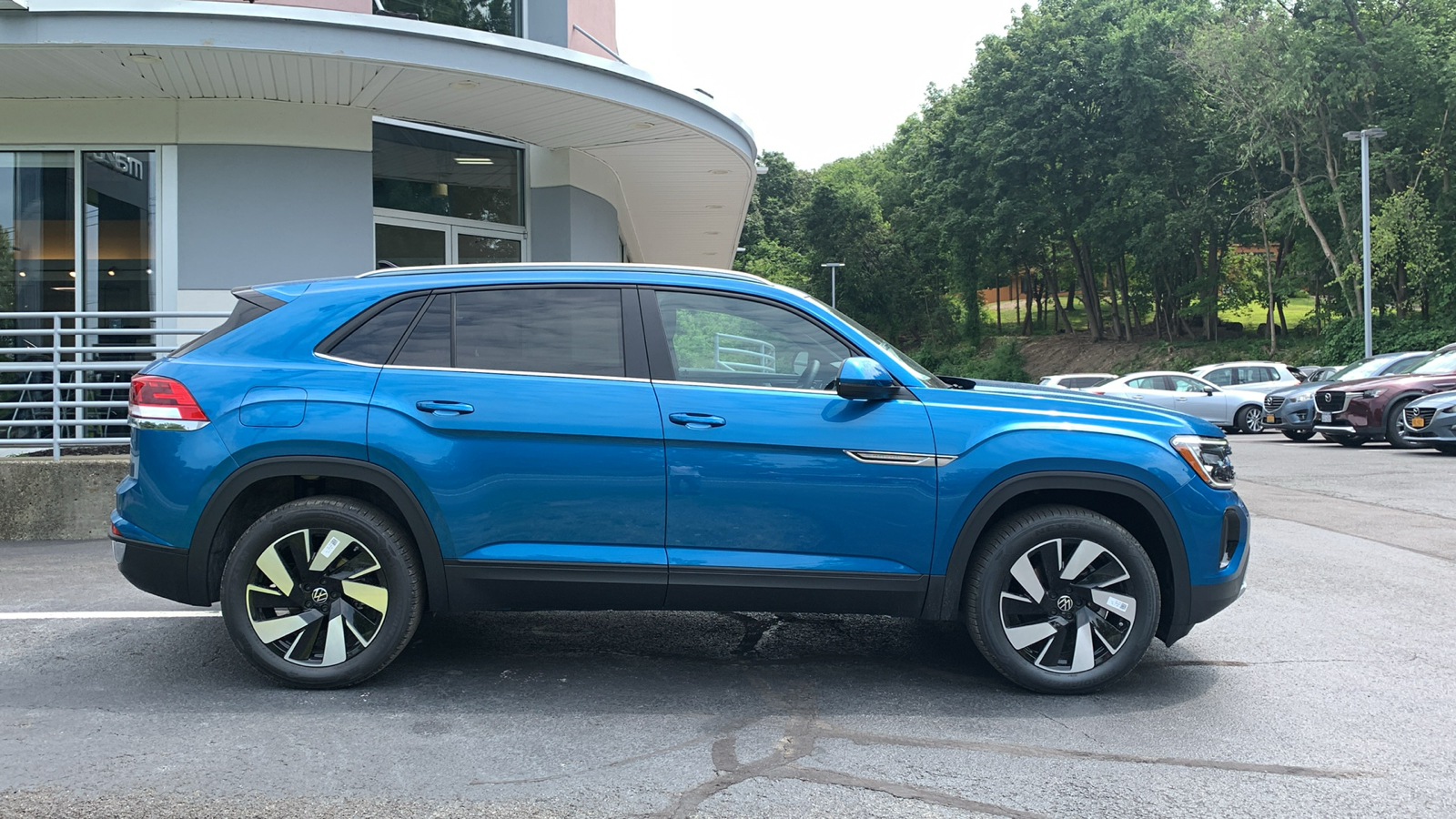 2024 Volkswagen Atlas Cross Sport 2.0T SE w/Technology 4