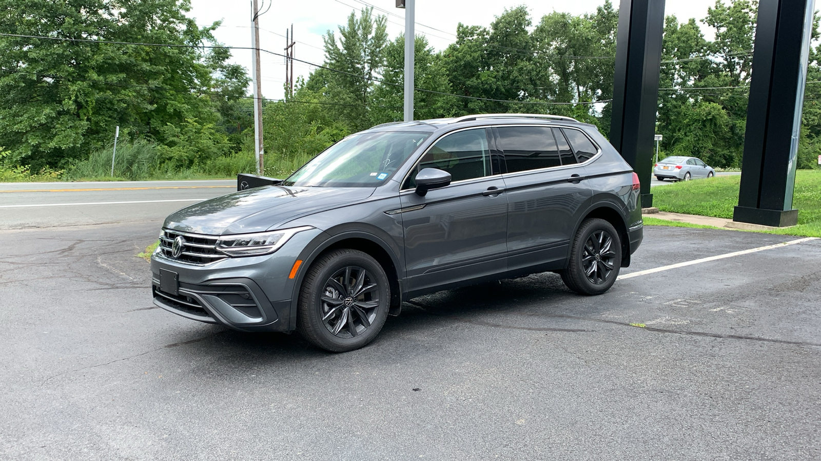 2024 Volkswagen Tiguan 2.0T SE 1