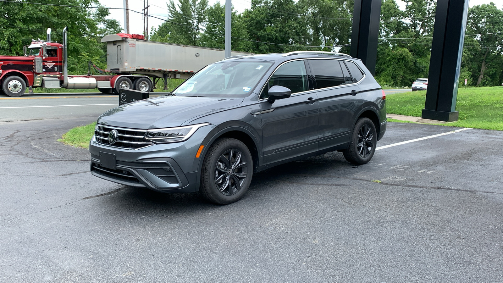 2024 Volkswagen Tiguan 2.0T SE 1