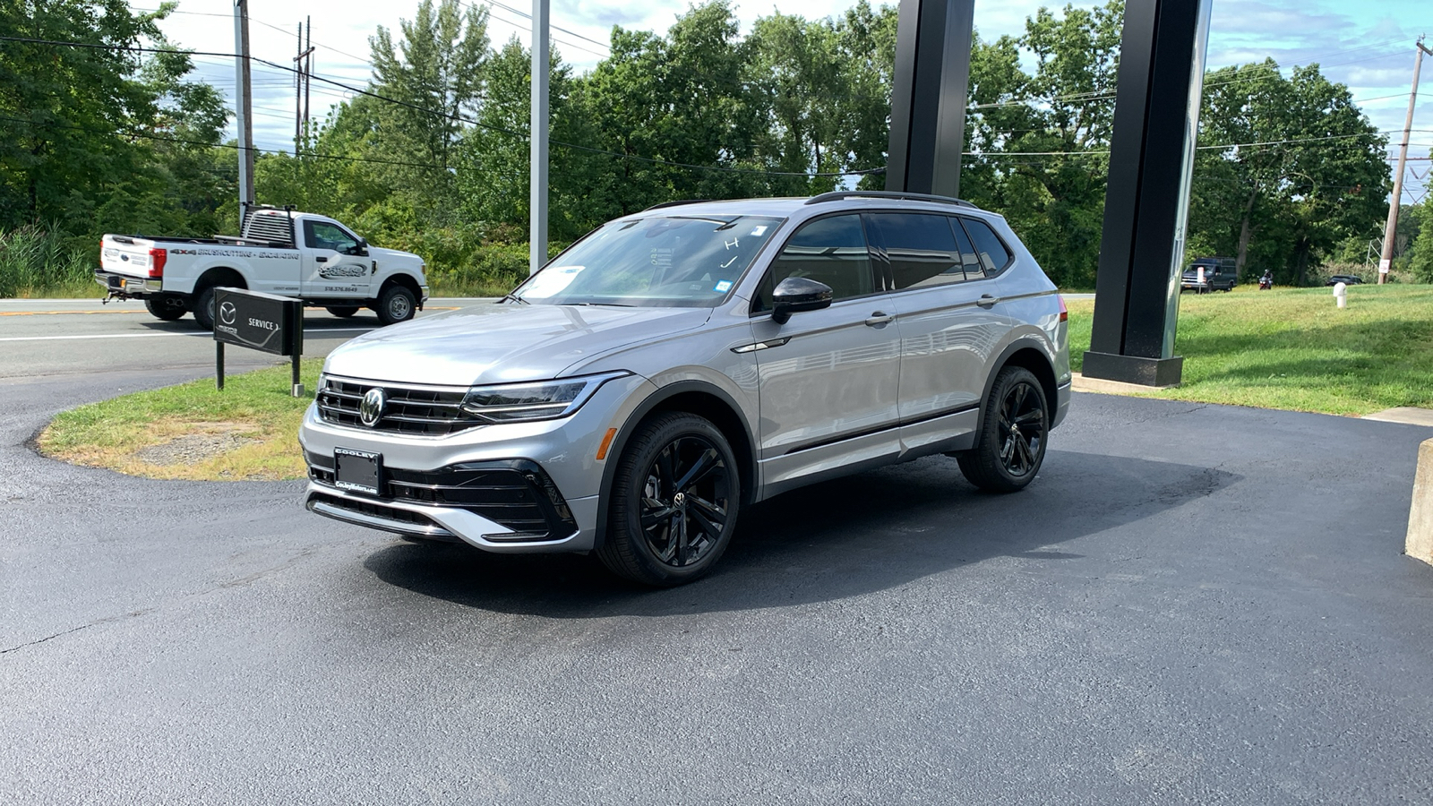 2024 Volkswagen Tiguan 2.0T SE R-Line Black 1