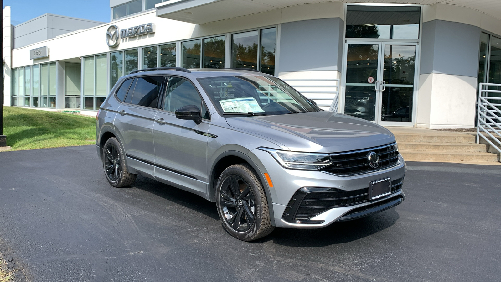 2024 Volkswagen Tiguan 2.0T SE R-Line Black 3