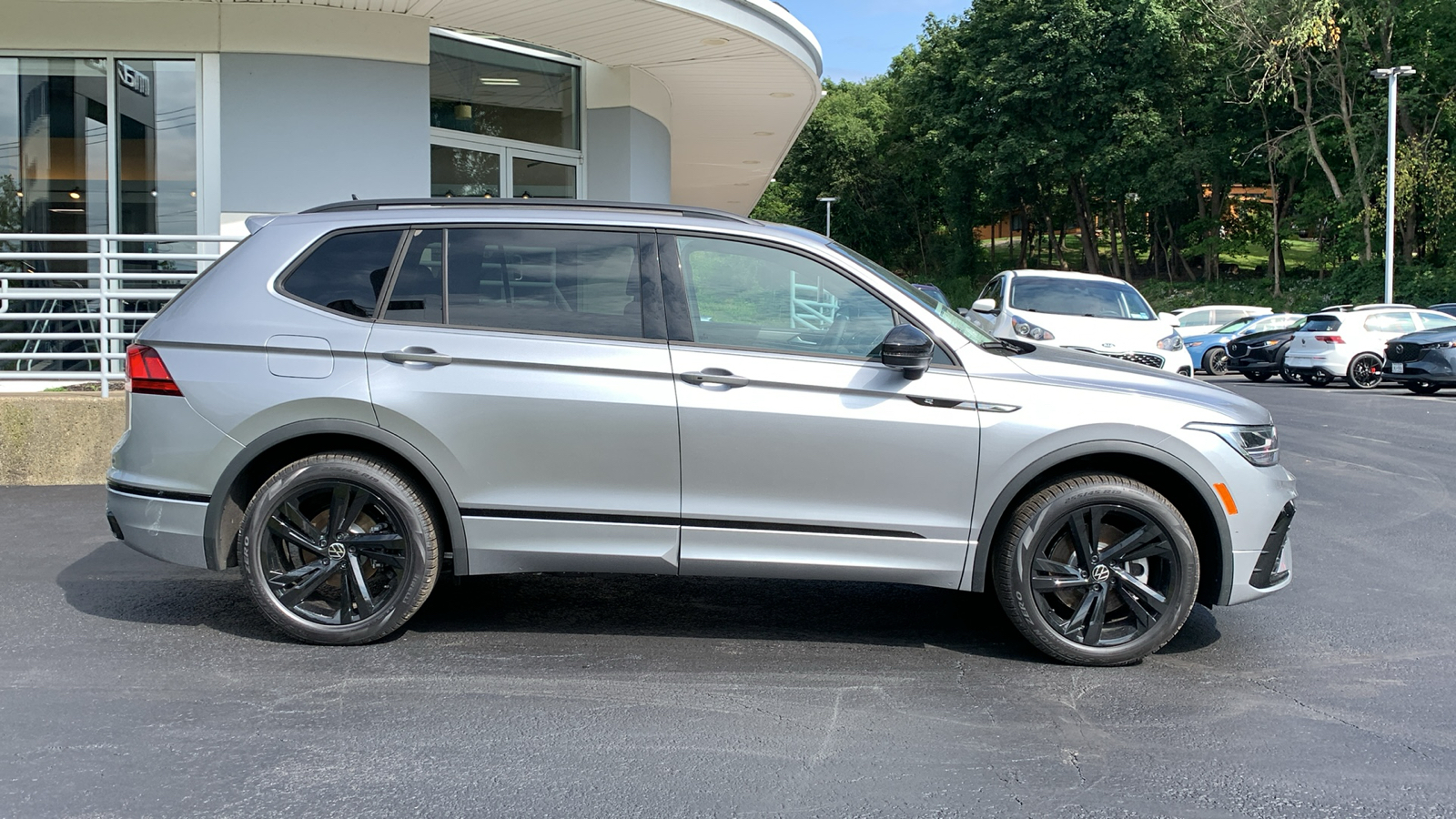 2024 Volkswagen Tiguan 2.0T SE R-Line Black 4