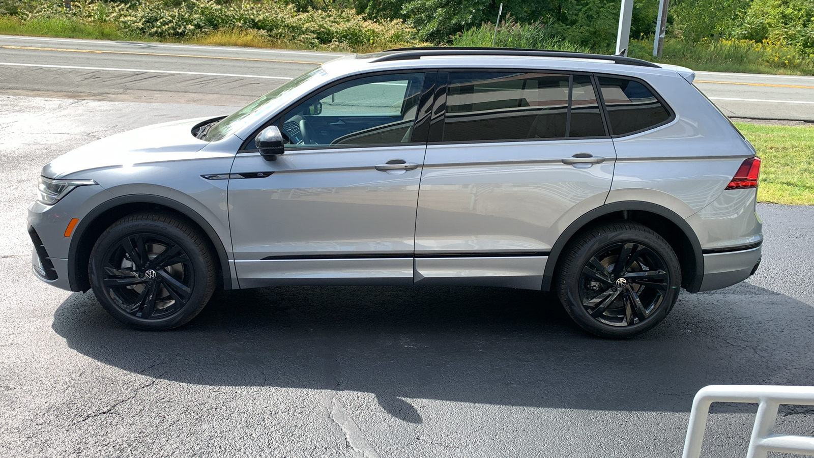 2024 Volkswagen Tiguan 2.0T SE R-Line Black 8