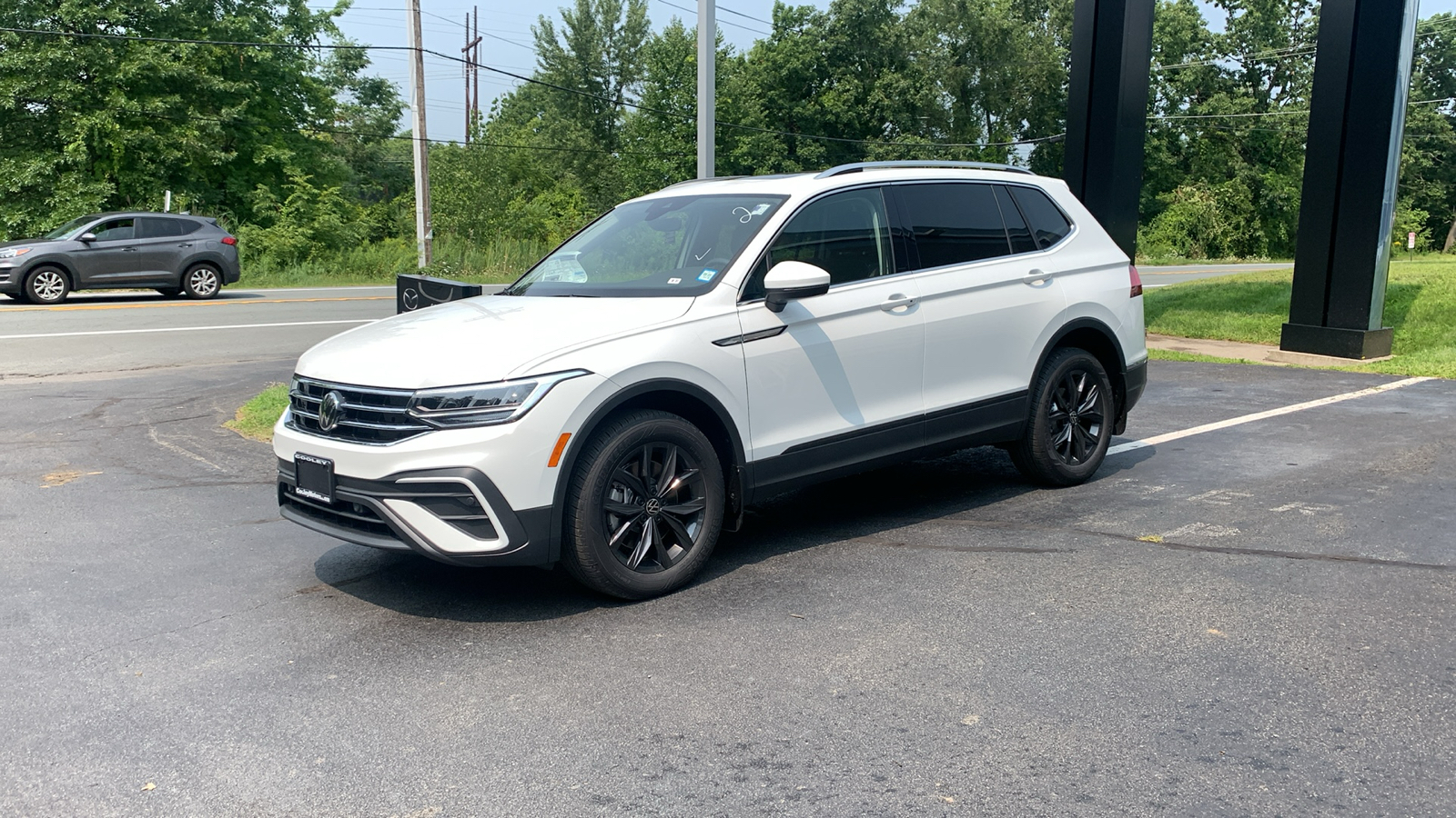 2024 Volkswagen Tiguan 2.0T SE 1