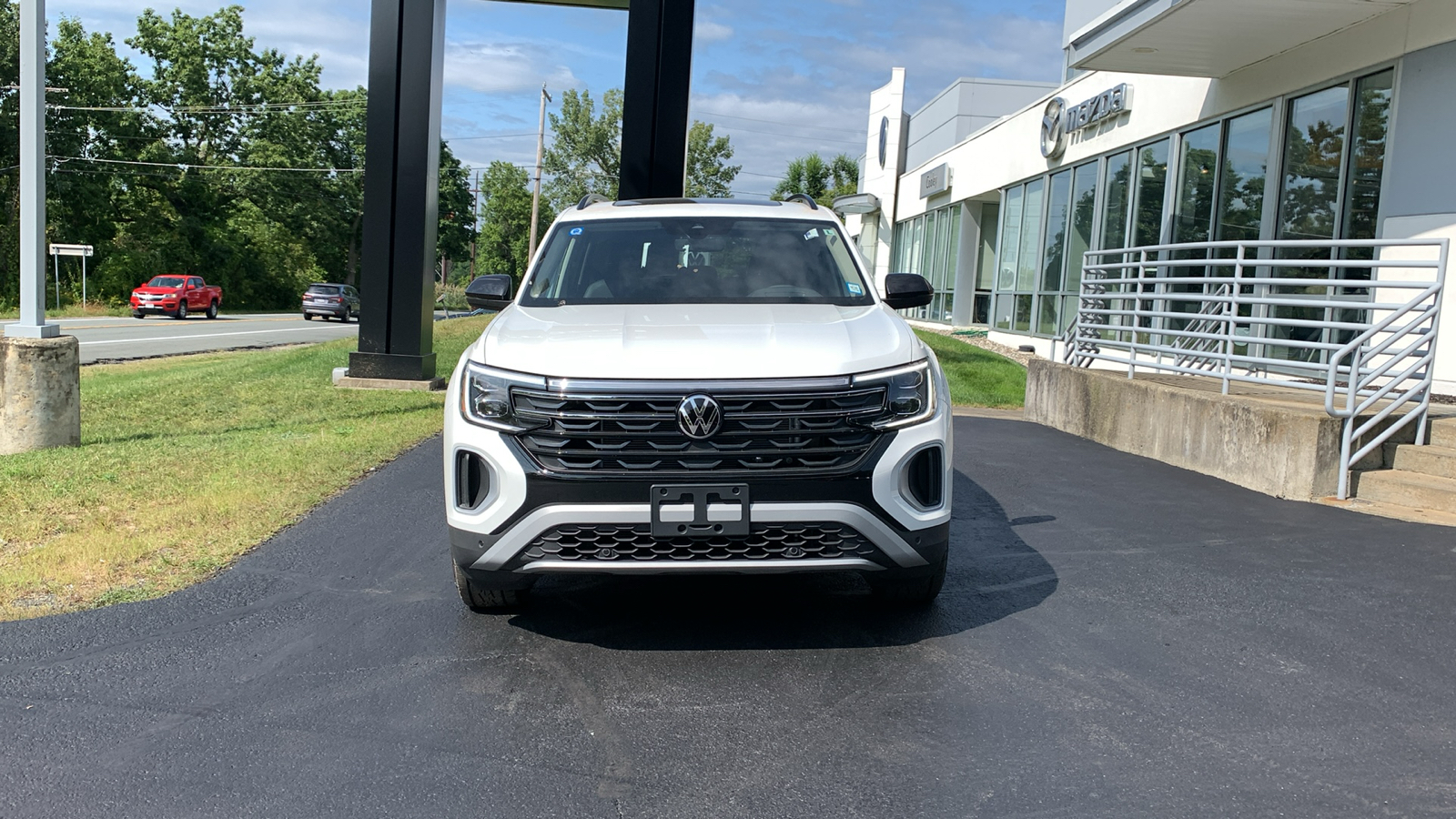 2024 Volkswagen Atlas 2.0T Peak Edition SEL 2