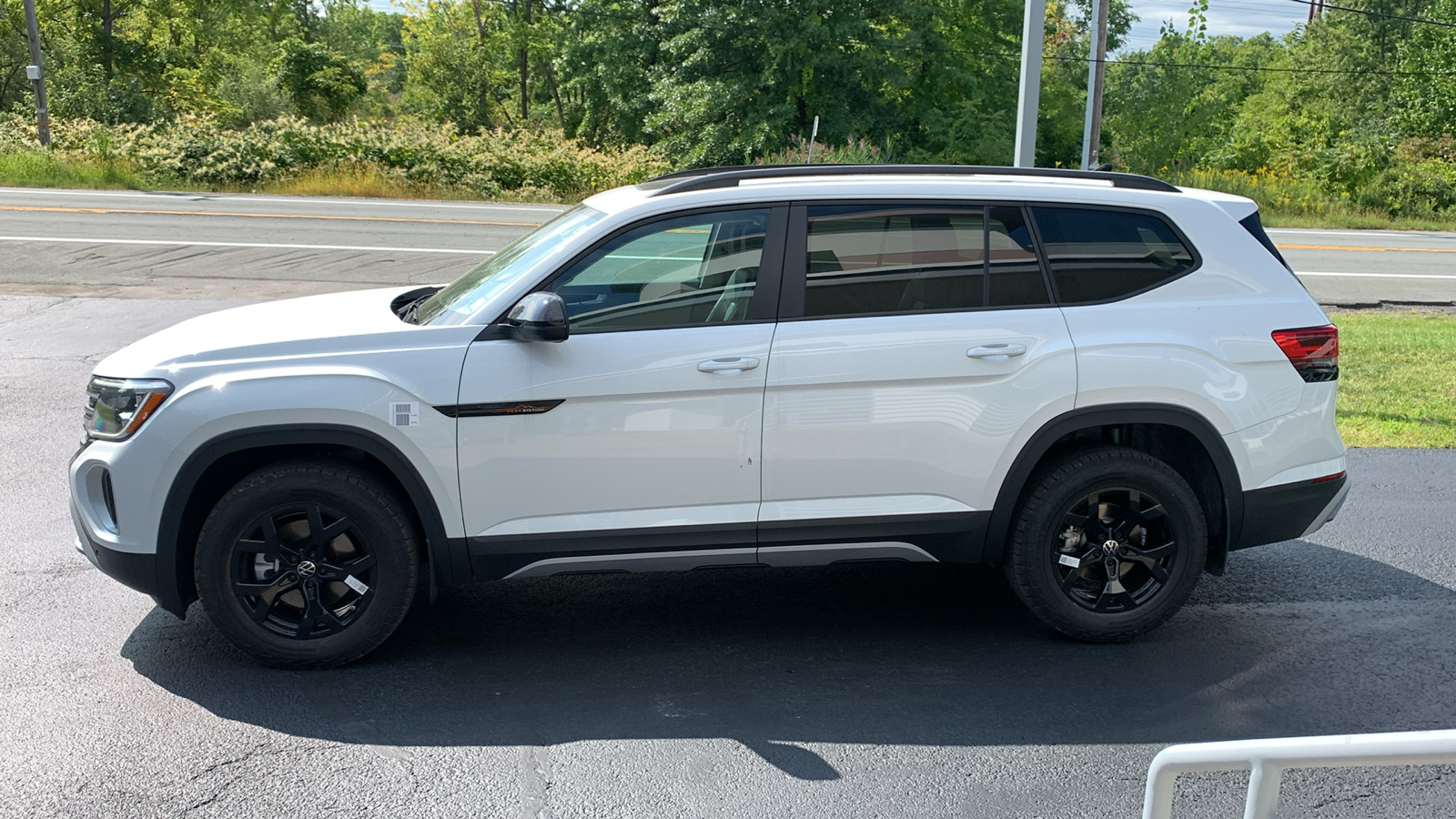 2024 Volkswagen Atlas 2.0T Peak Edition SEL 8