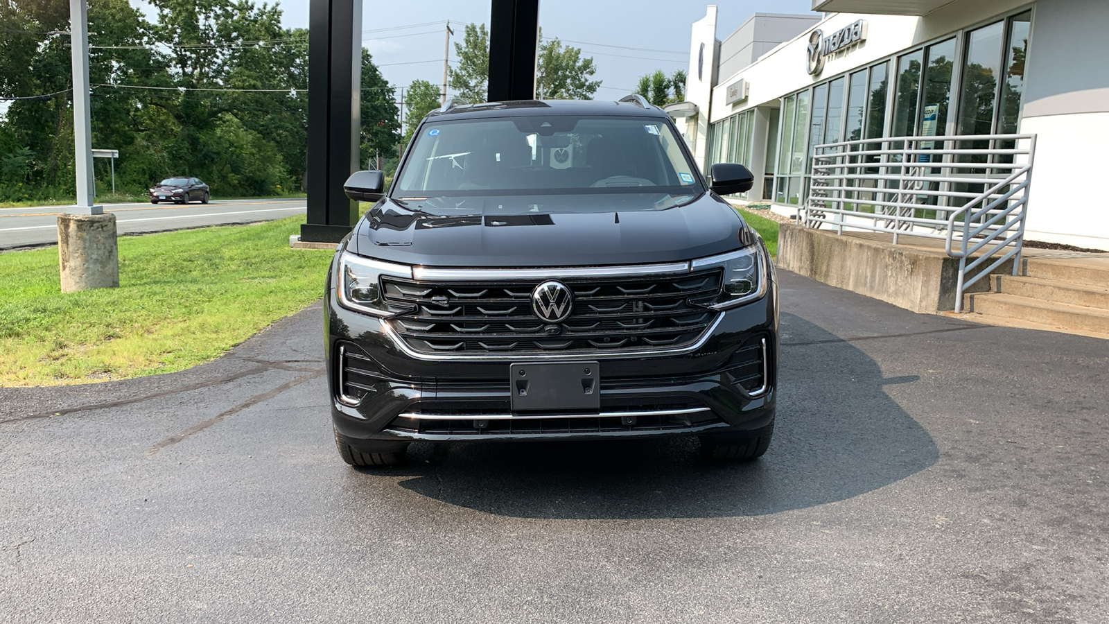 2024 Volkswagen Atlas 2.0T SEL Premium R-Line 2