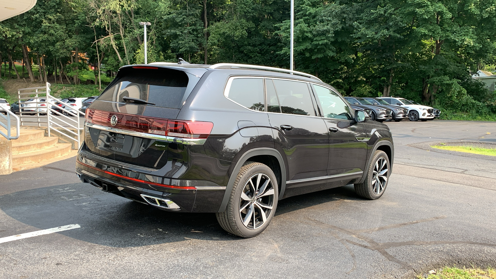 2024 Volkswagen Atlas 2.0T SEL Premium R-Line 5