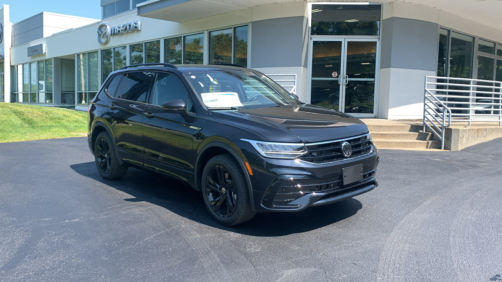 2024 Volkswagen Tiguan 2.0T SE R-Line Black 3