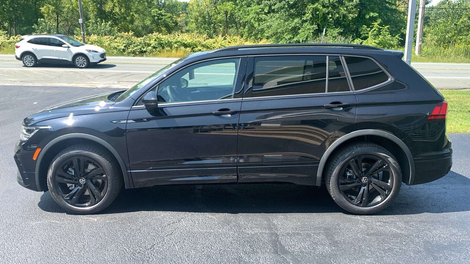 2024 Volkswagen Tiguan 2.0T SE R-Line Black 8