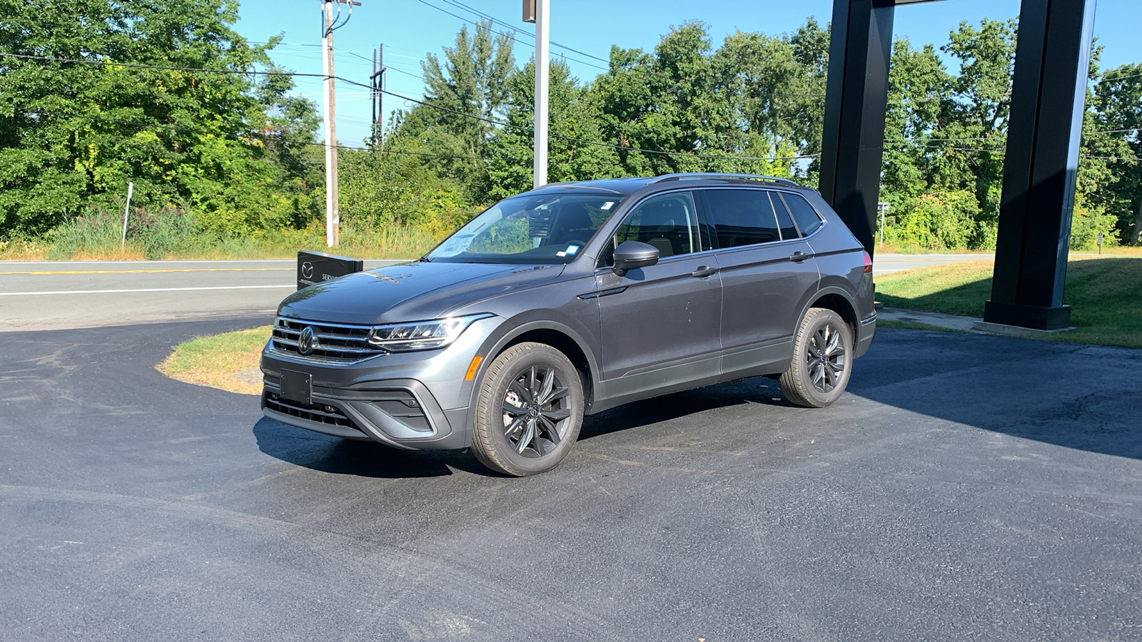 2024 Volkswagen Tiguan 2.0T SE 1