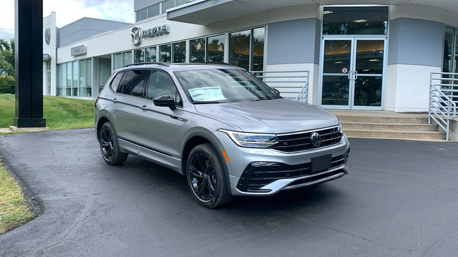 2024 Volkswagen Tiguan 2.0T SE R-Line Black 3