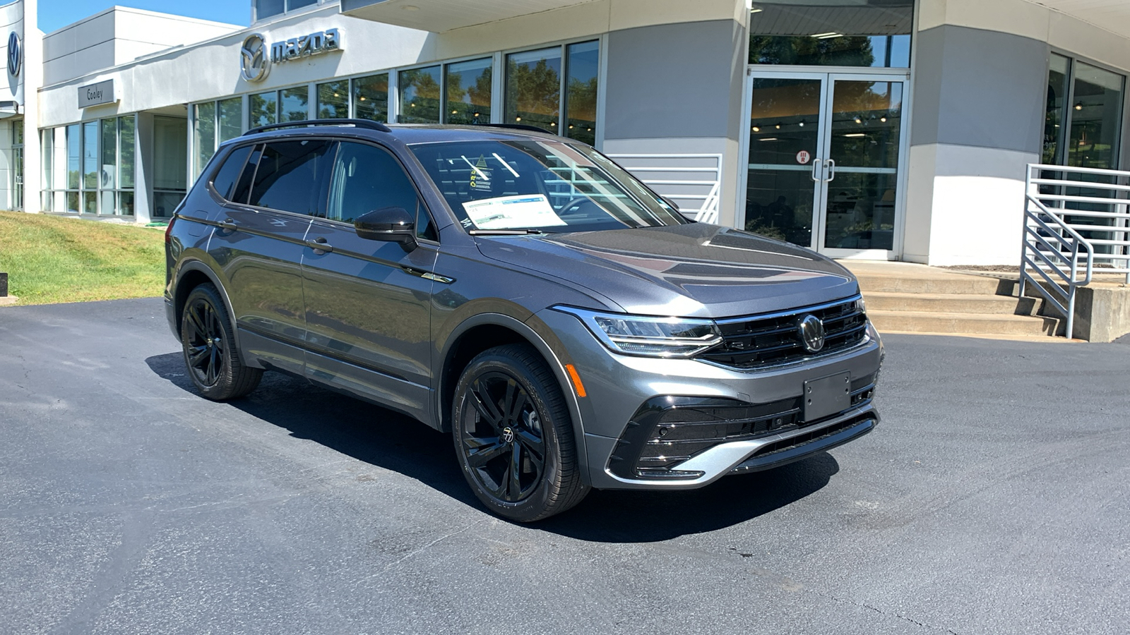 2024 Volkswagen Tiguan 2.0T SE R-Line Black 3