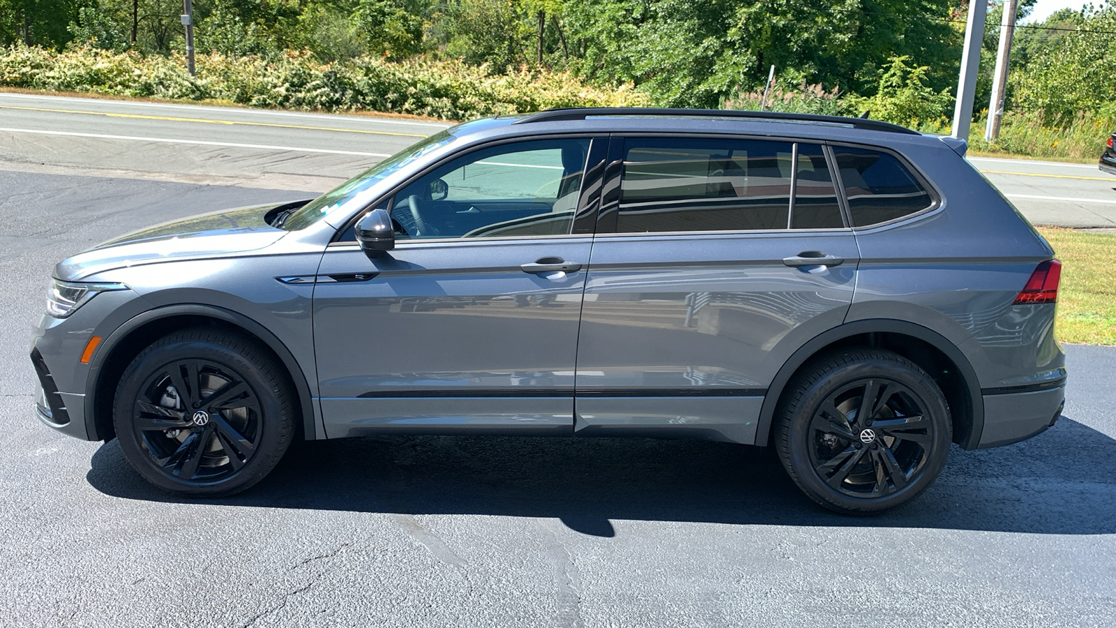 2024 Volkswagen Tiguan 2.0T SE R-Line Black 8