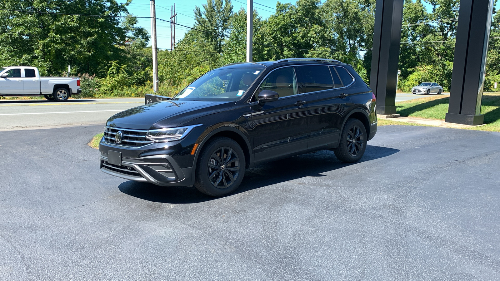 2024 Volkswagen Tiguan 2.0T SE 1