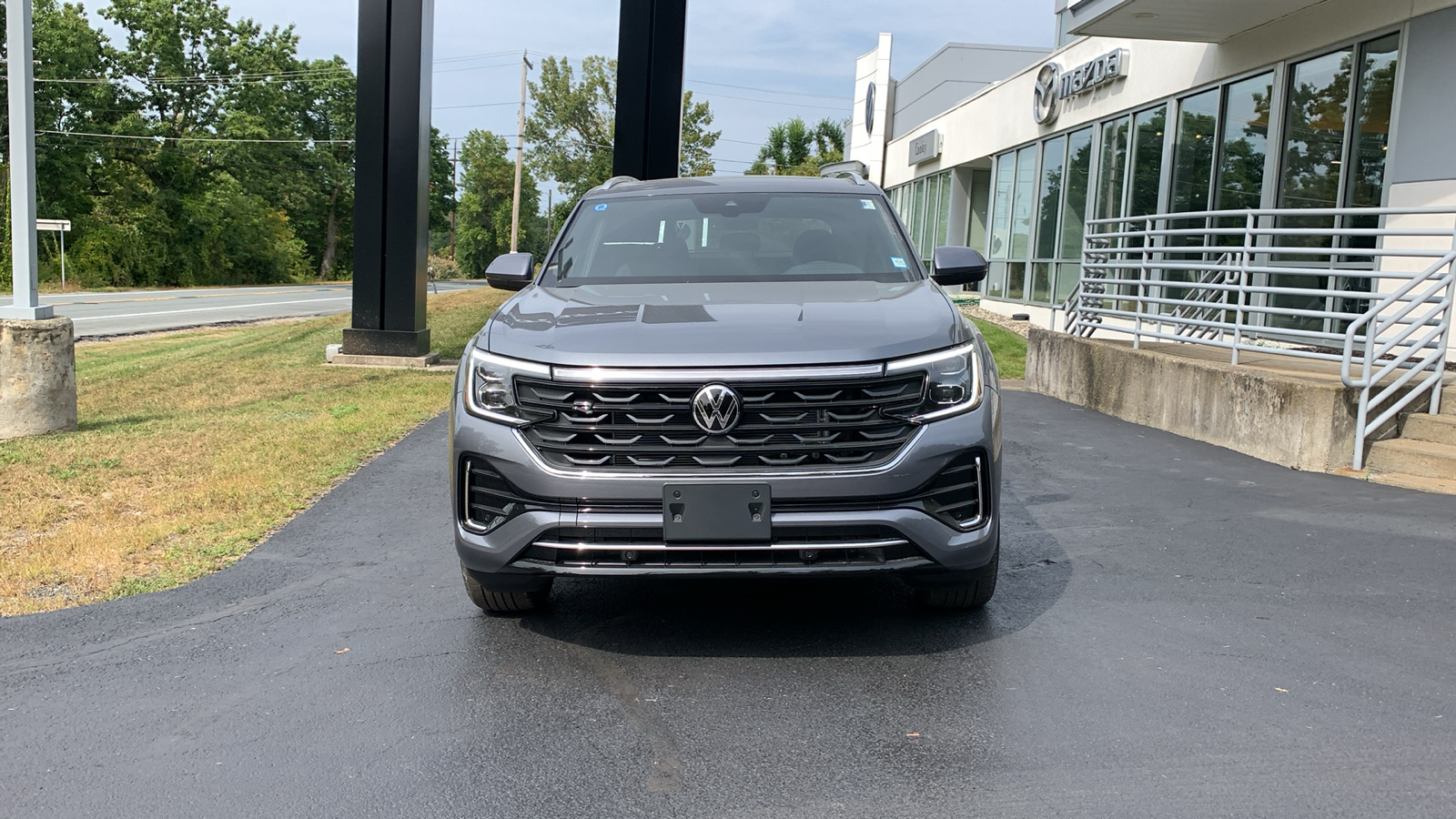 2024 Volkswagen Atlas Cross Sport 2.0T SEL R-Line 2