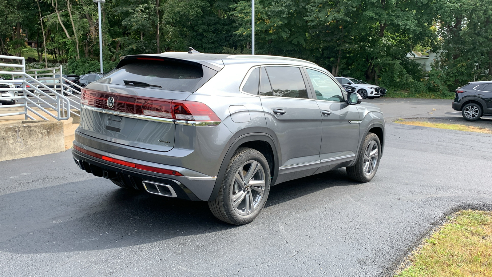 2024 Volkswagen Atlas Cross Sport 2.0T SEL R-Line 5