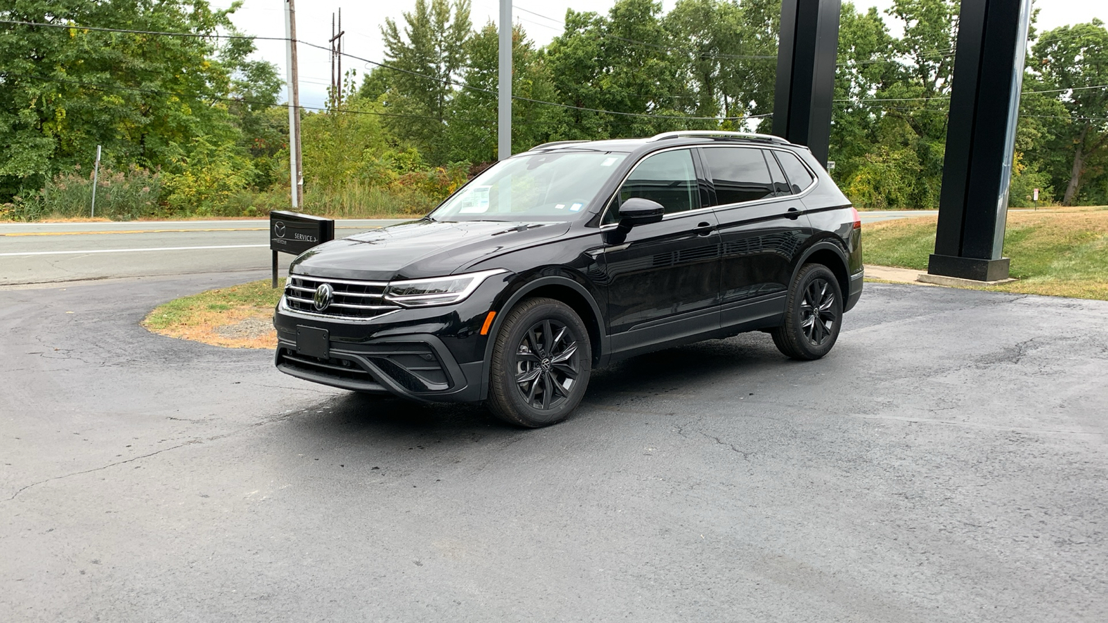 2024 Volkswagen Tiguan 2.0T SE 1