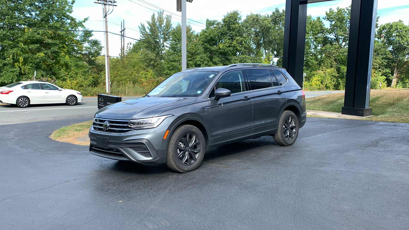 2024 Volkswagen Tiguan 2.0T SE 1