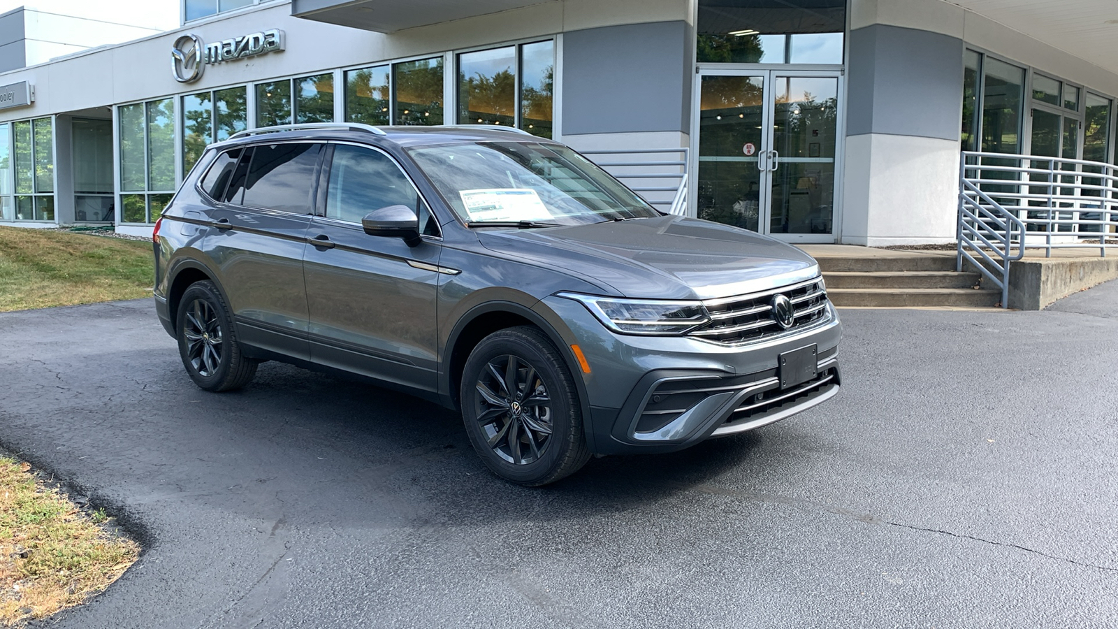 2024 Volkswagen Tiguan 2.0T SE 3