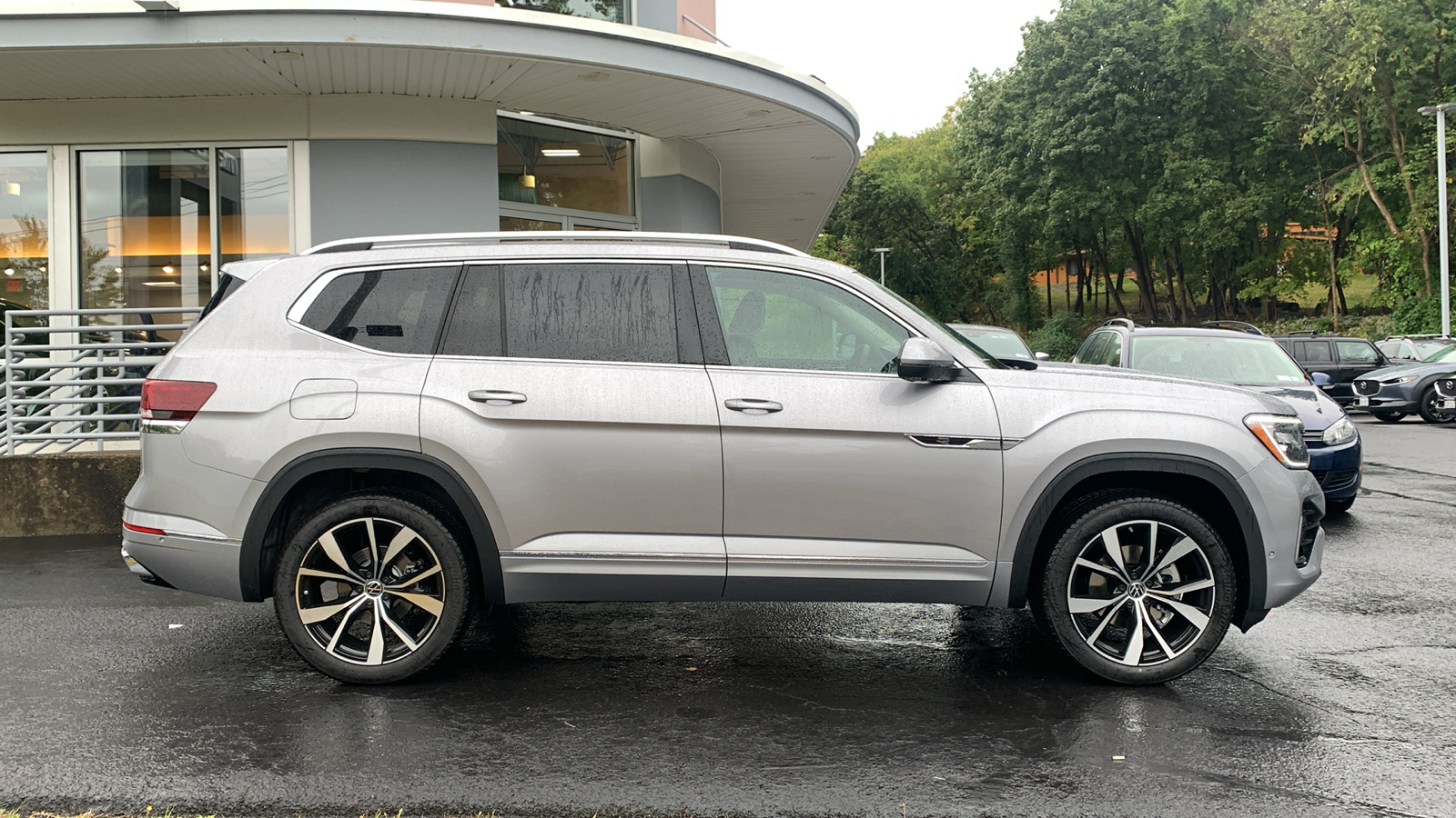 2024 Volkswagen Atlas 2.0T SEL Premium R-Line 4