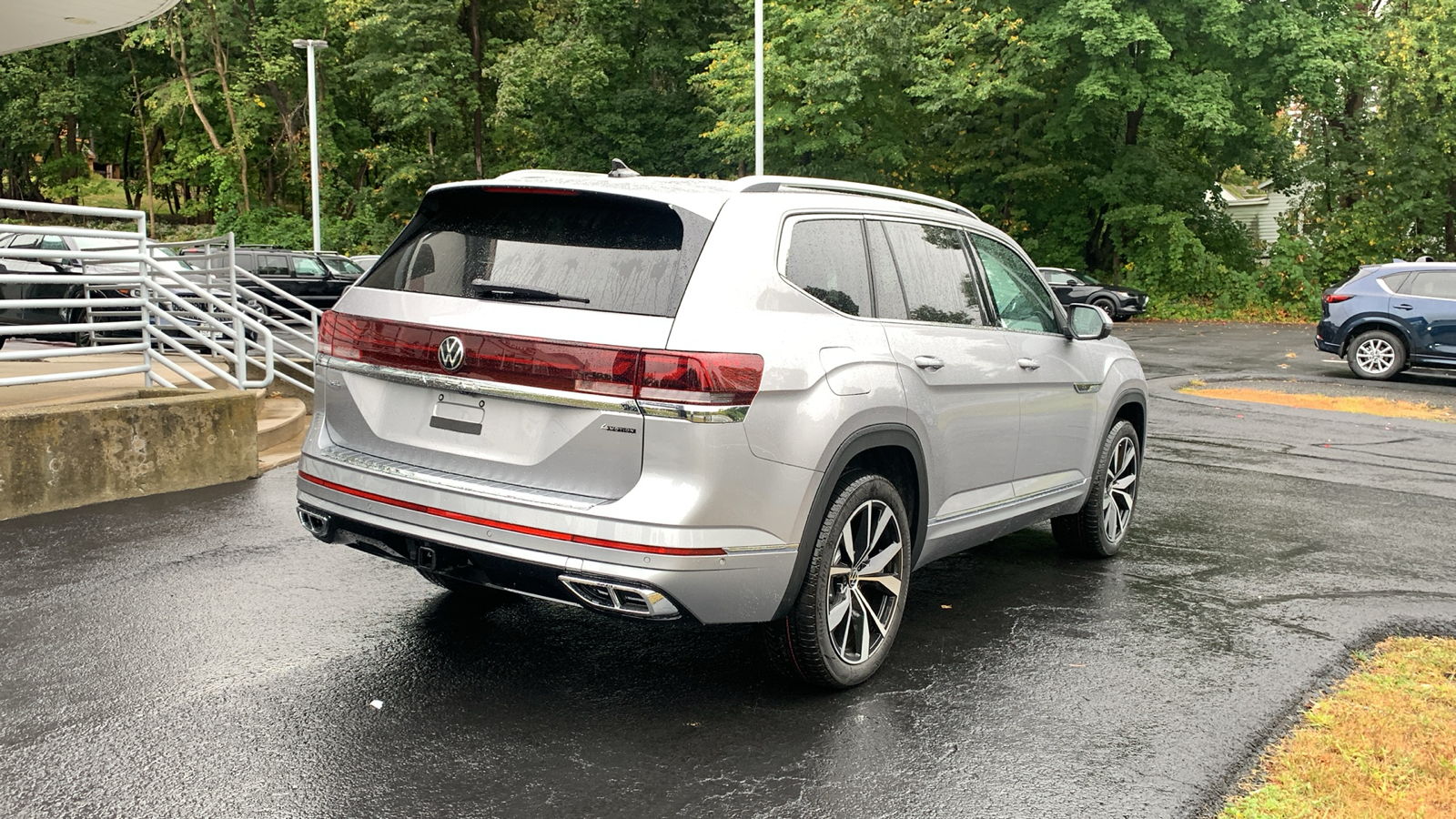 2024 Volkswagen Atlas 2.0T SEL Premium R-Line 5