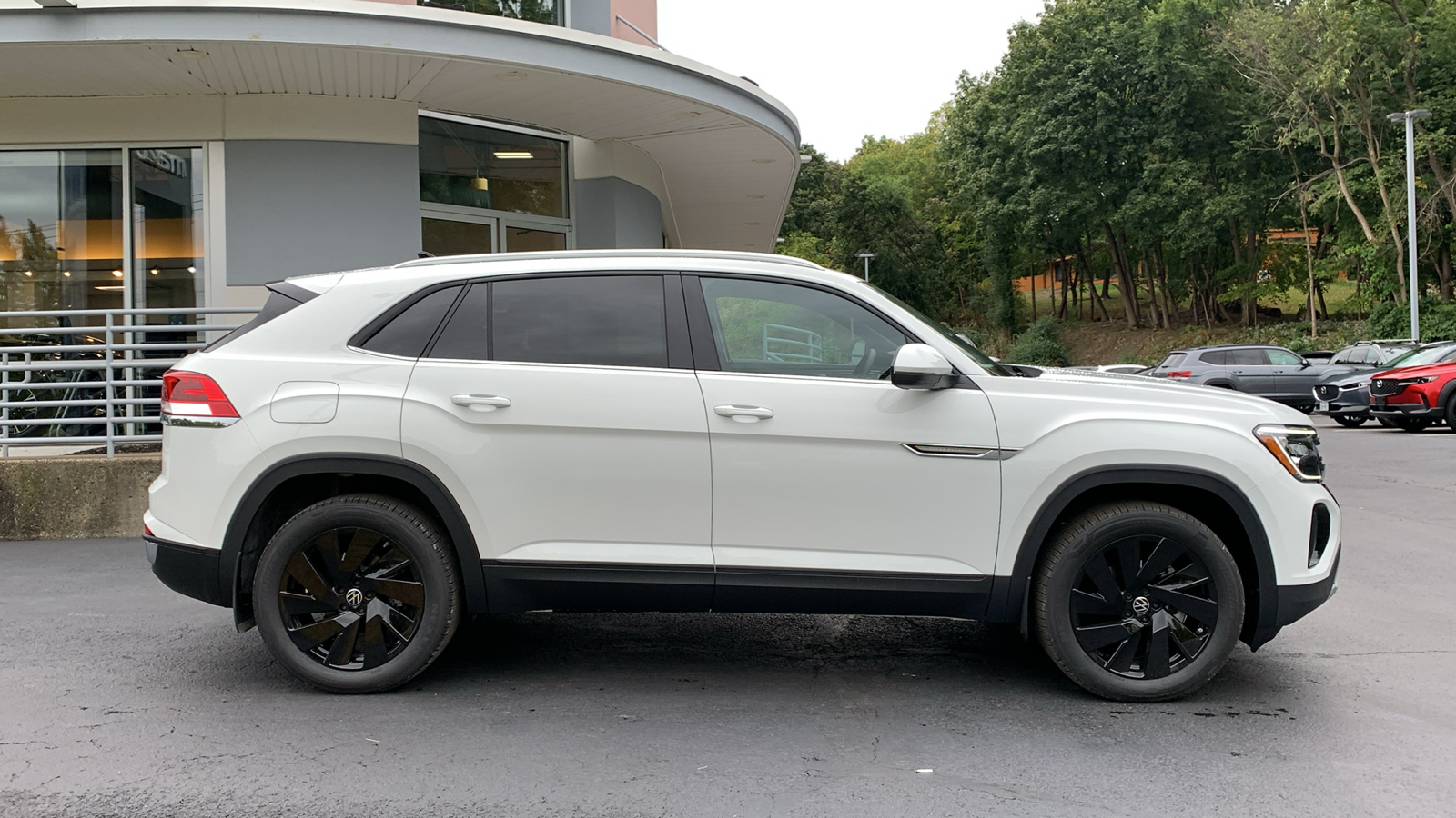 2024 Volkswagen Atlas Cross Sport 2.0T SE w/Technology 4