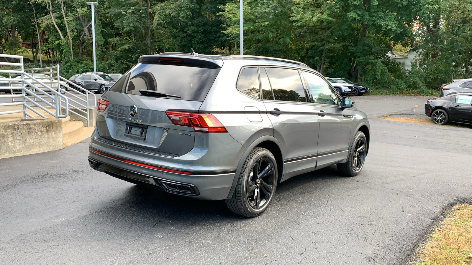 2024 Volkswagen Tiguan 2.0T SE R-Line Black 5