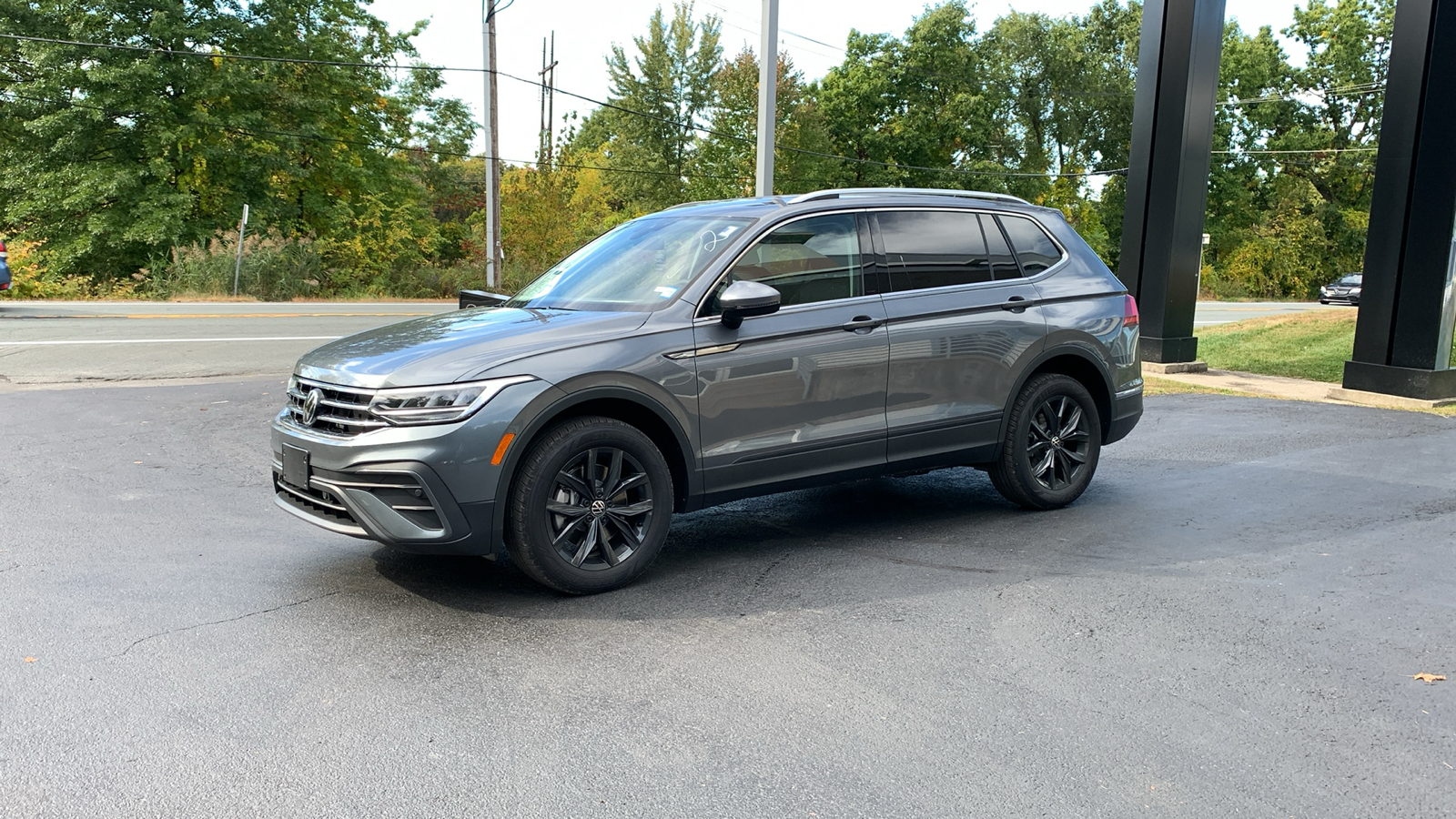 2024 Volkswagen Tiguan 2.0T SE 1