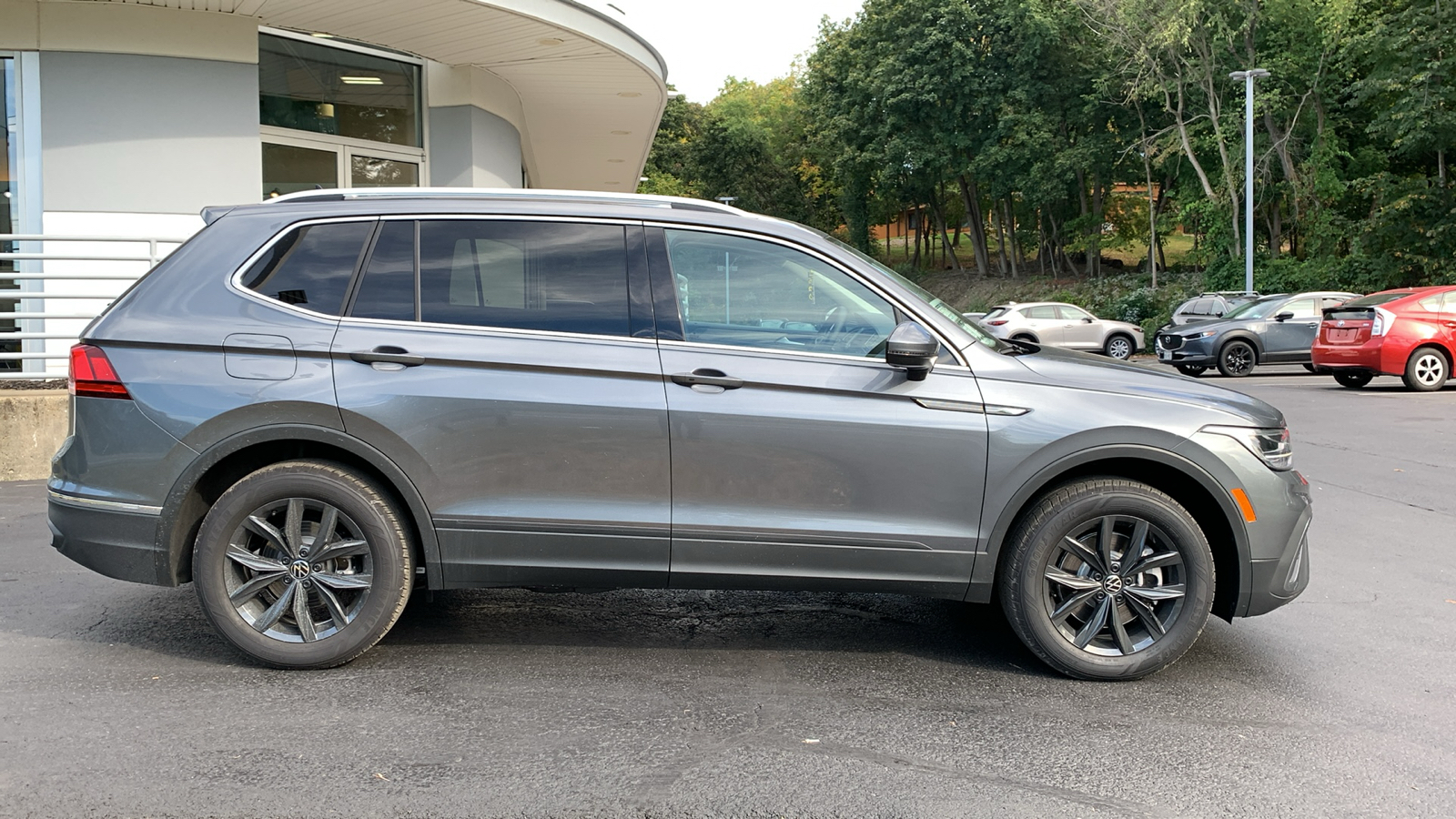 2024 Volkswagen Tiguan 2.0T SE 4