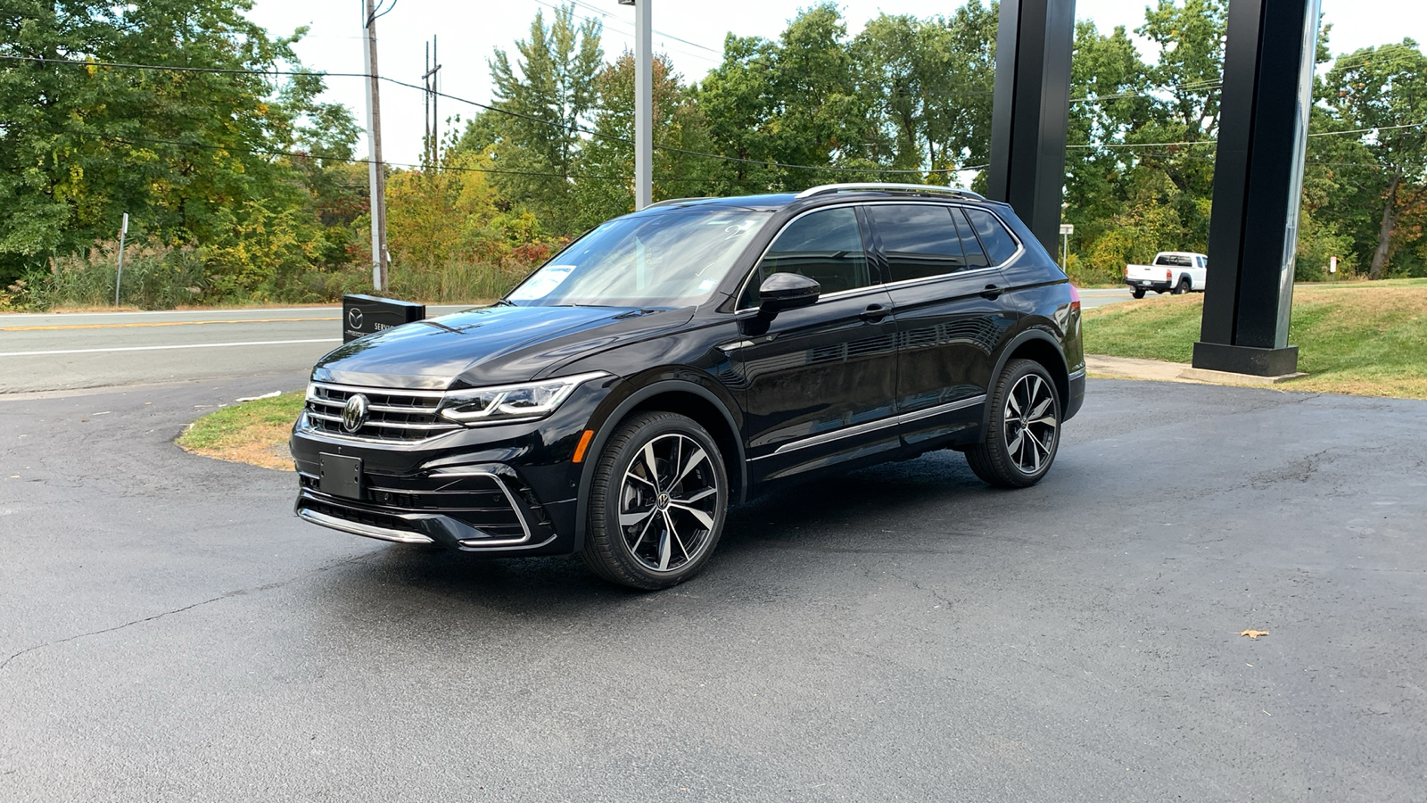 2024 Volkswagen Tiguan 2.0T SEL R-Line 1