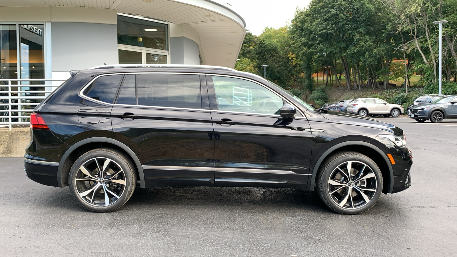 2024 Volkswagen Tiguan 2.0T SEL R-Line 4