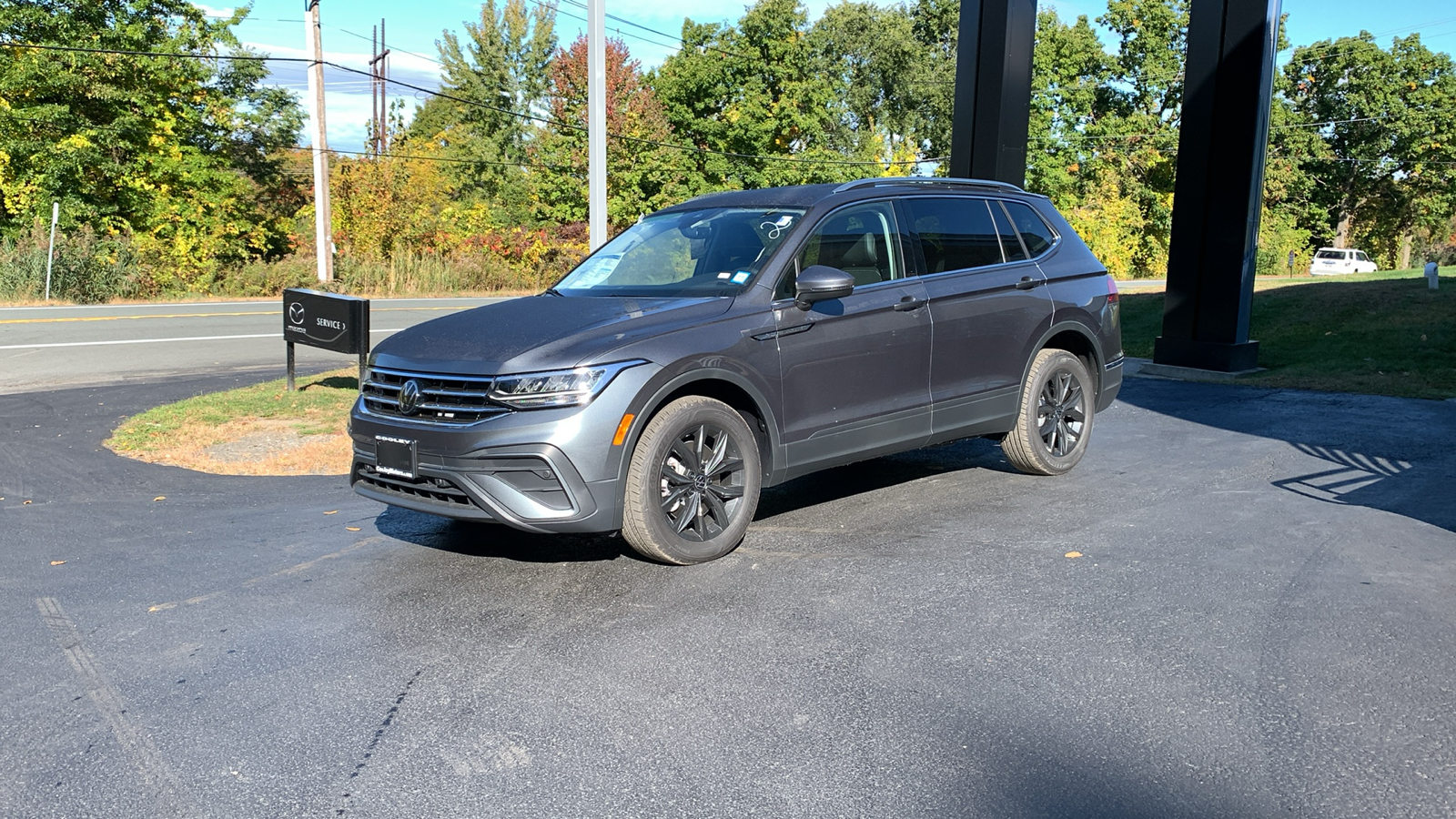 2024 Volkswagen Tiguan 2.0T SE 1