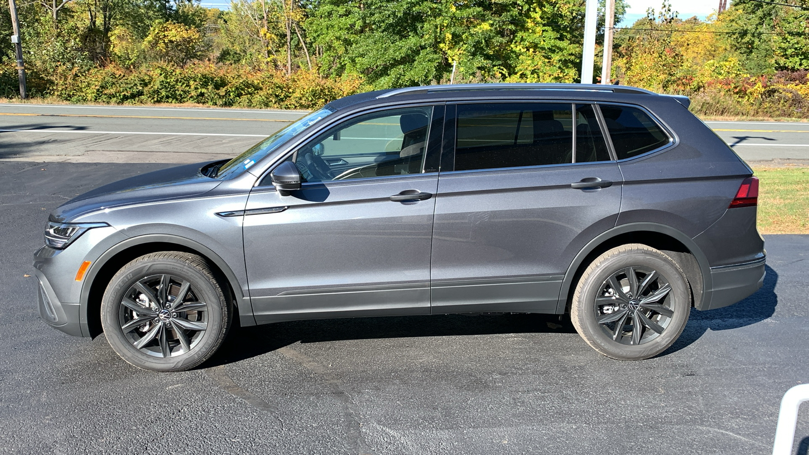 2024 Volkswagen Tiguan 2.0T SE 8