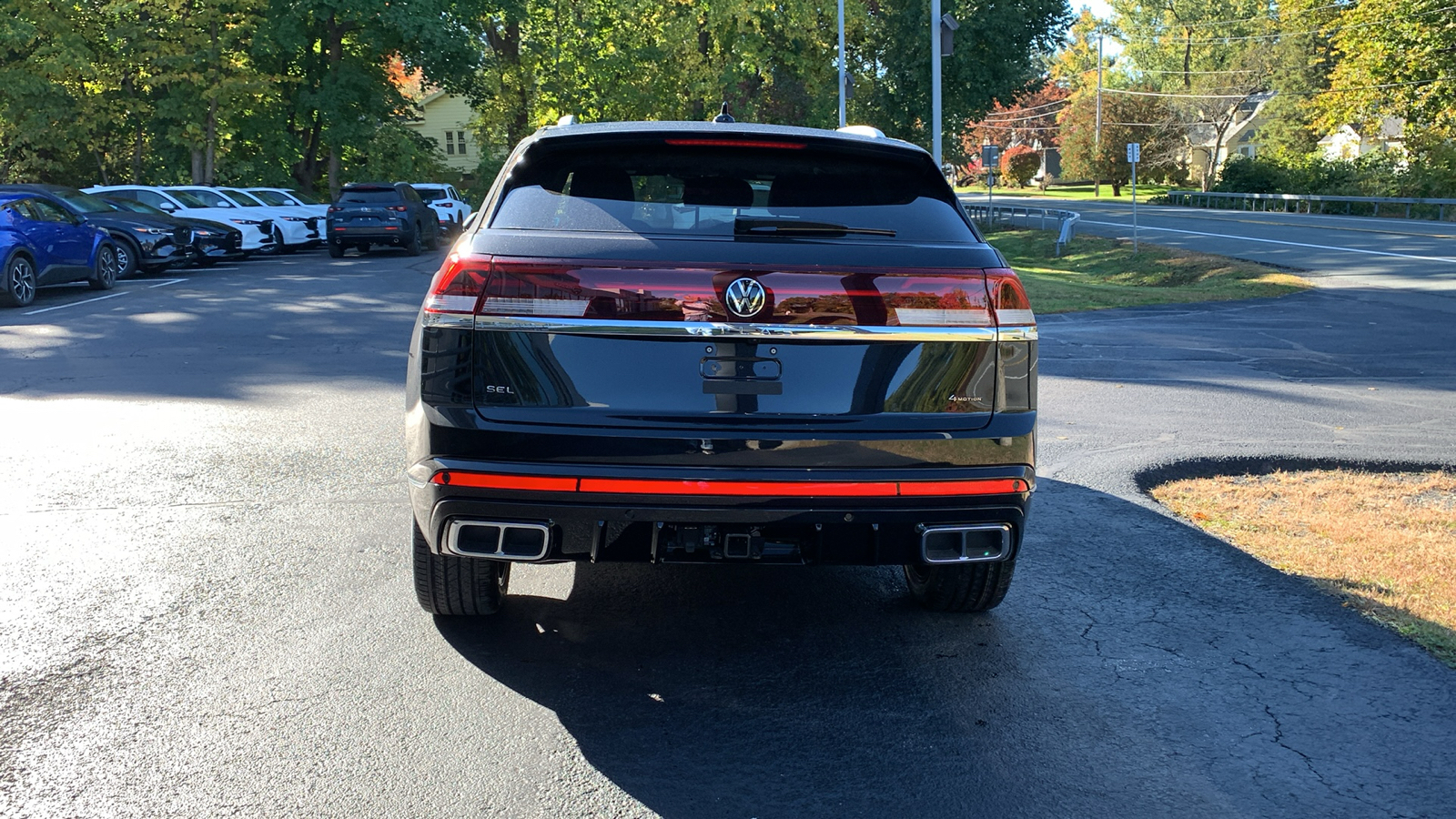 2024 Volkswagen Atlas Cross Sport 2.0T SEL Premium R-Line 32