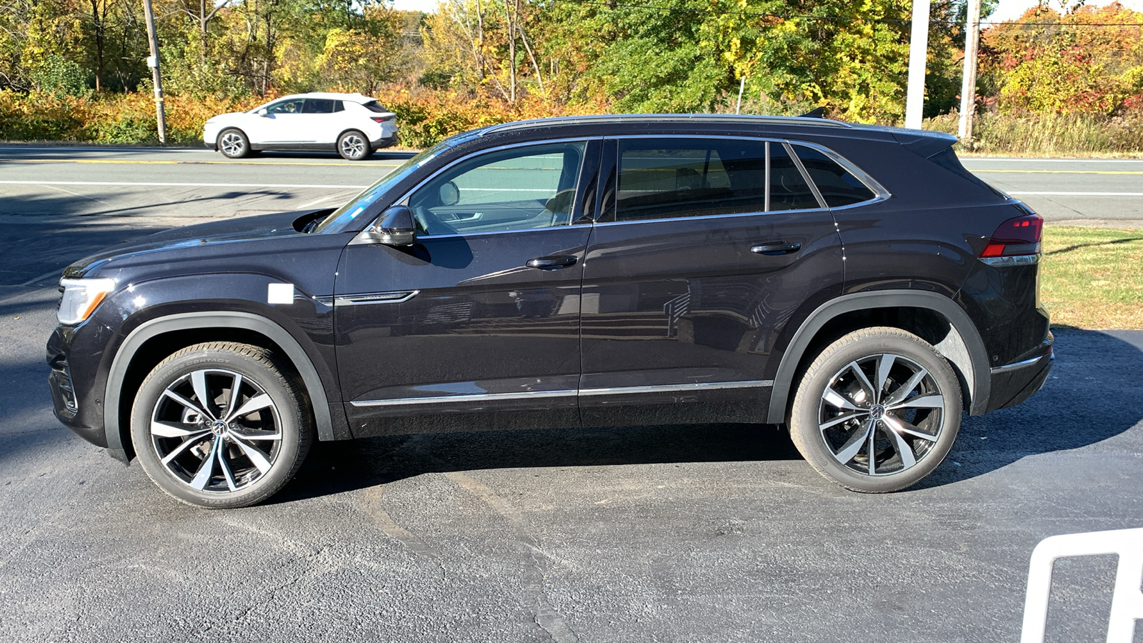 2024 Volkswagen Atlas Cross Sport 2.0T SEL Premium R-Line 34