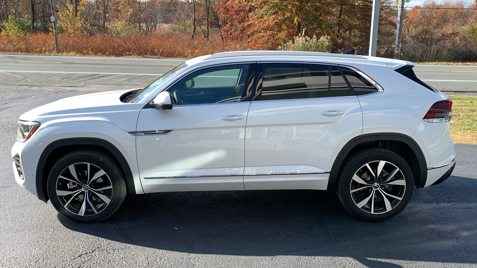 2025 Volkswagen Atlas Cross Sport 2.0T SEL Premium R-Line 8